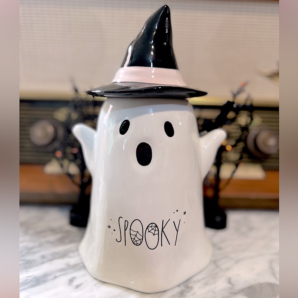 LAST ONE✨NEW👻Rae Dunn 2024 Spooky Ghost with Witch Hat Cookie Jar 🖤